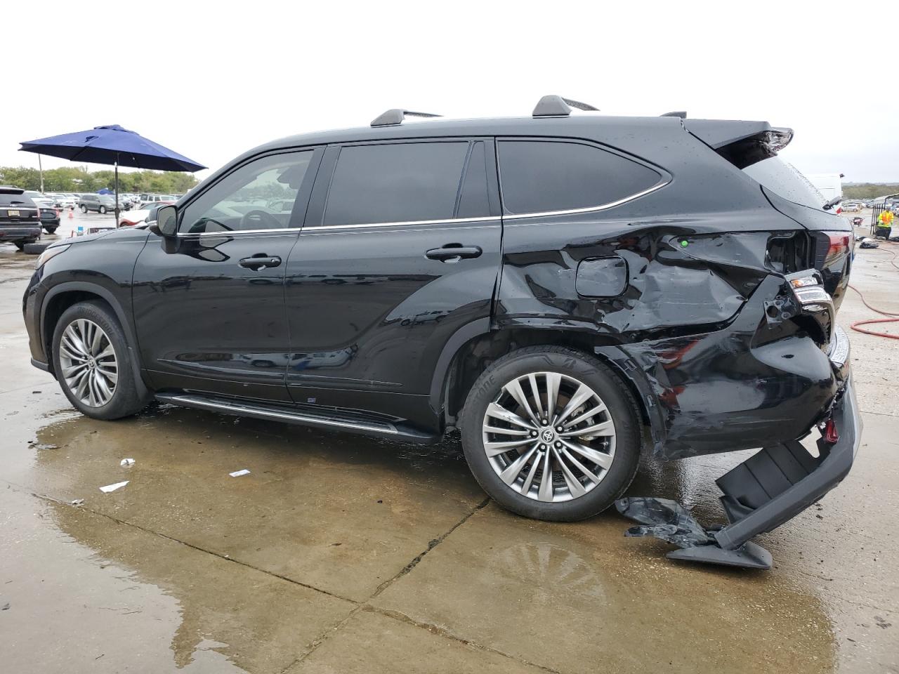 2021 Toyota Highlander - Image 2