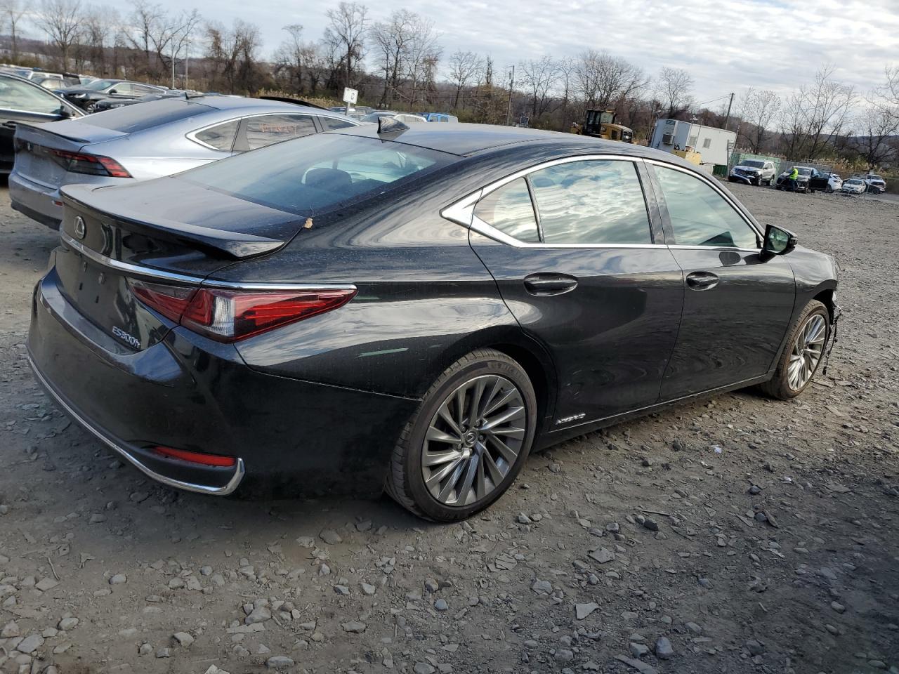 2022 Lexus ES - Image 3