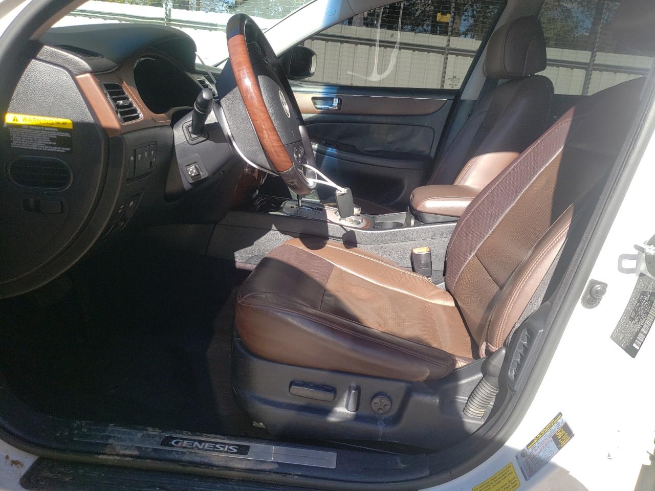 2011 Hyundai Genesis 4.6L VIN: KMHGC4DF9BU140552 Lot: 81397334