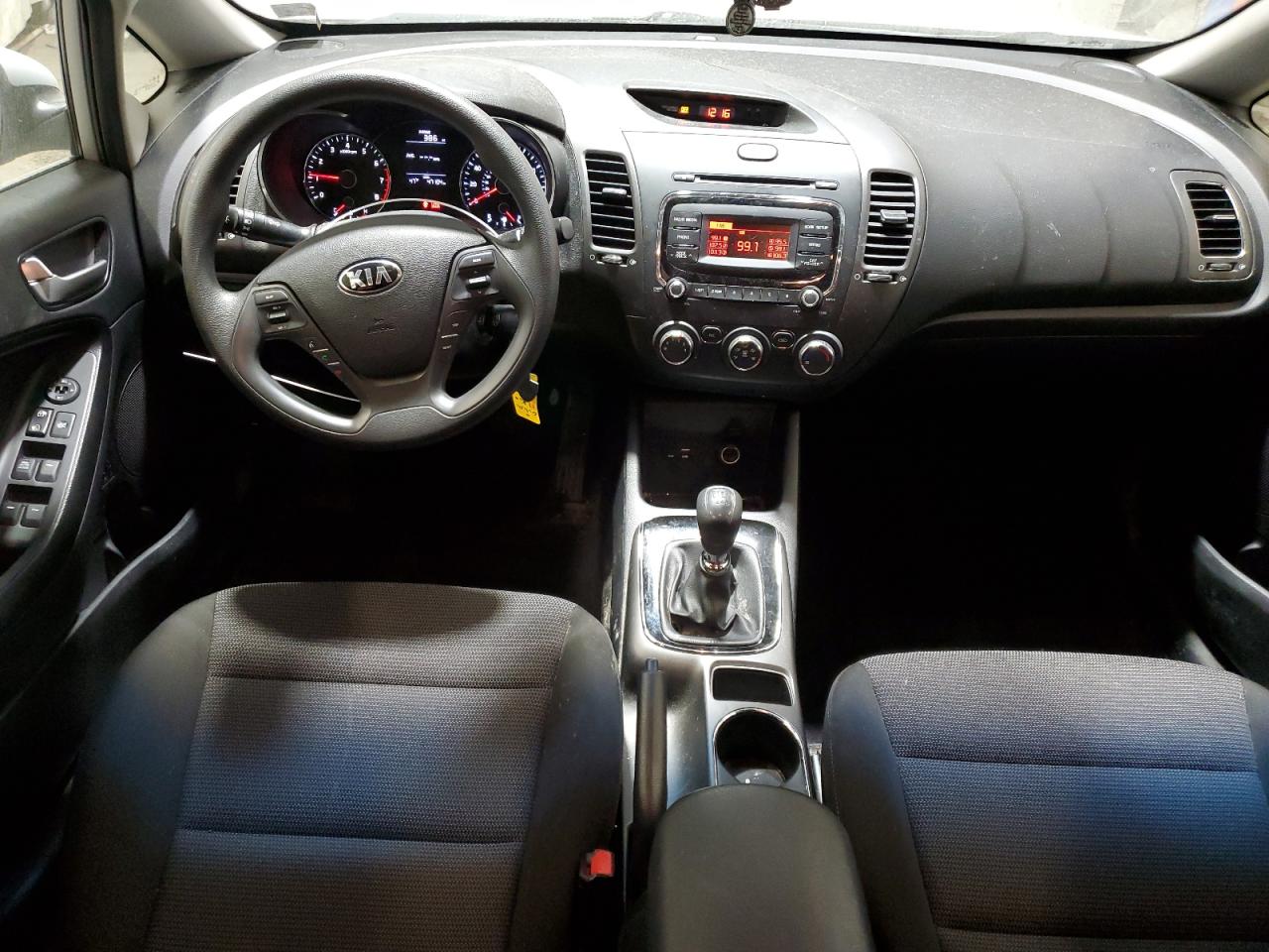 2017 Kia Forte - Image 8