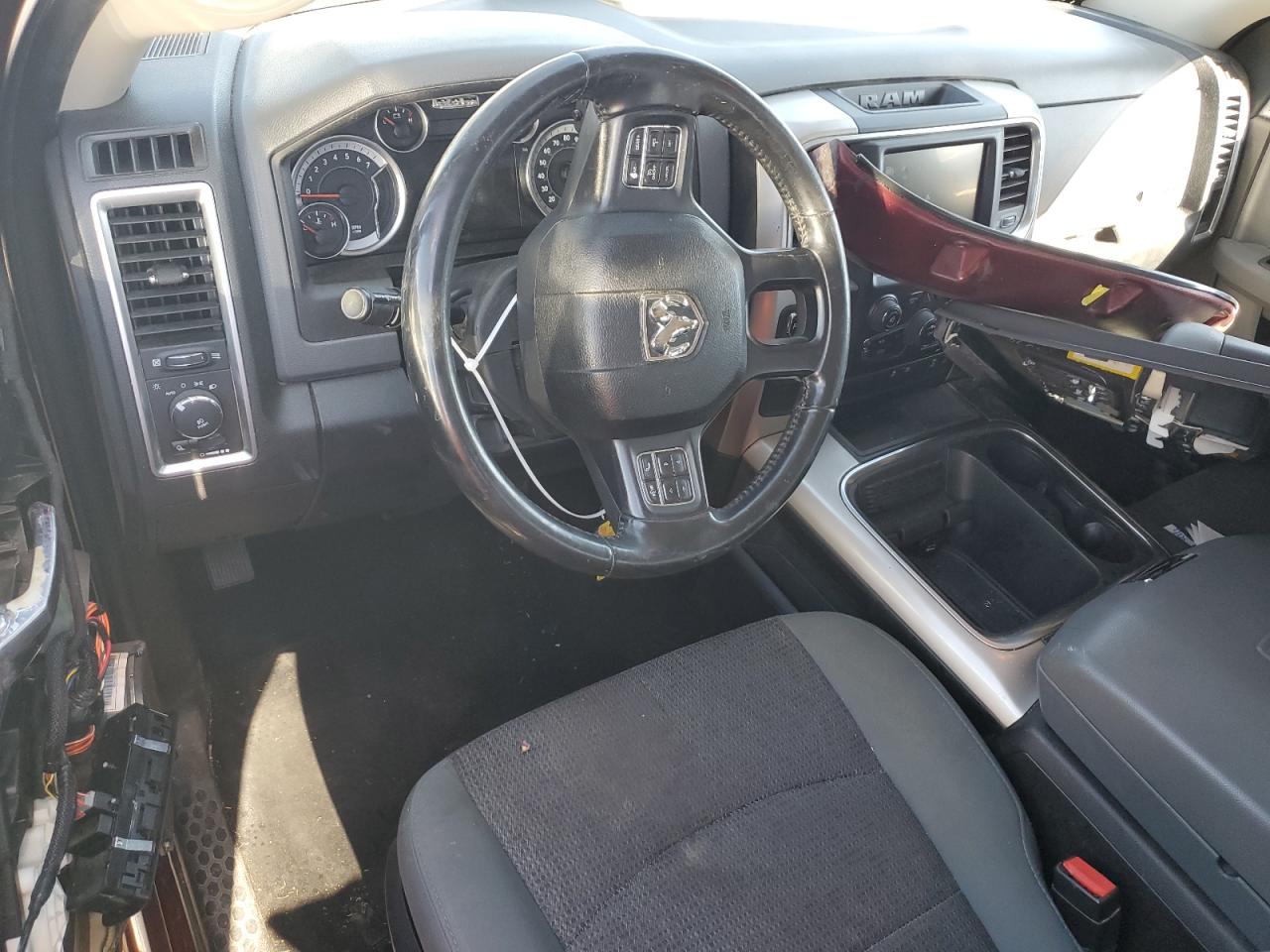 2016 RAM 1500 - Image 8