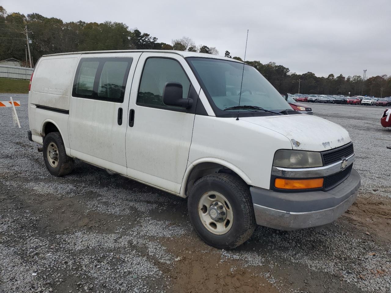2009 Chevrolet Express - Image 4