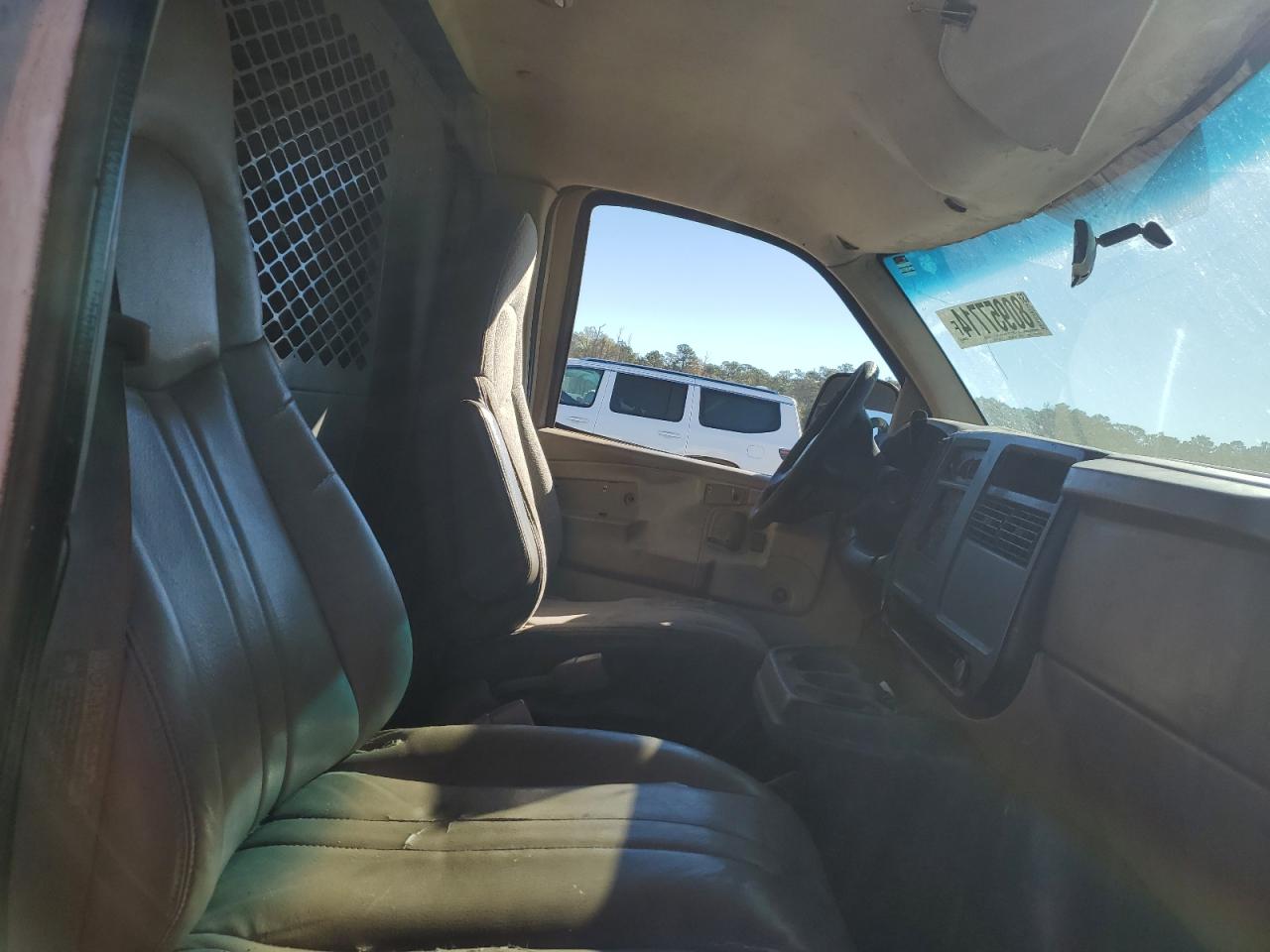 2006 Chevrolet Express - Image 12