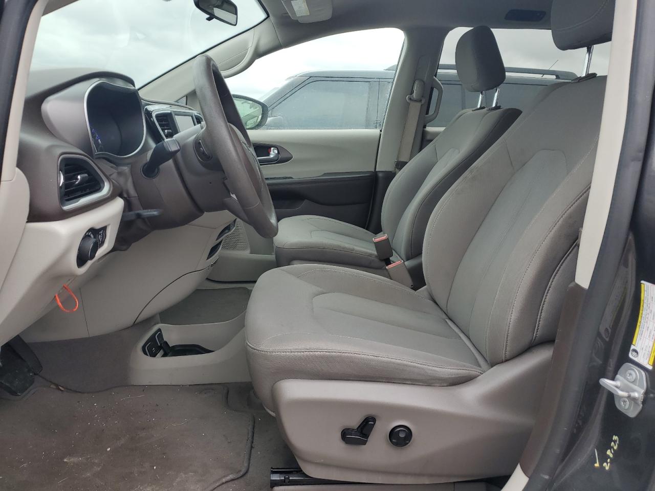2019 Chrysler Pacifica - Image 7
