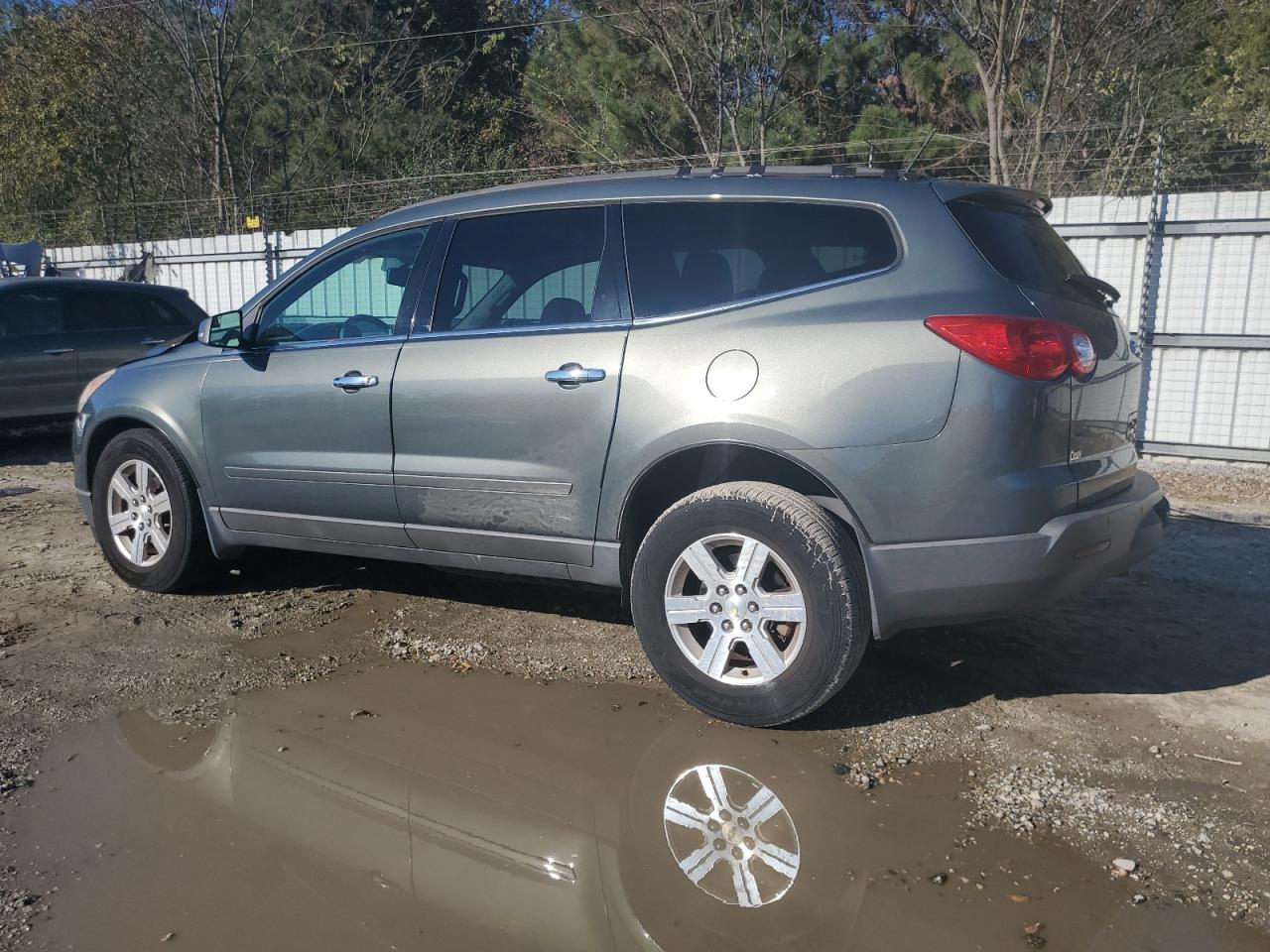 2011 Chevrolet Traverse - Image 2