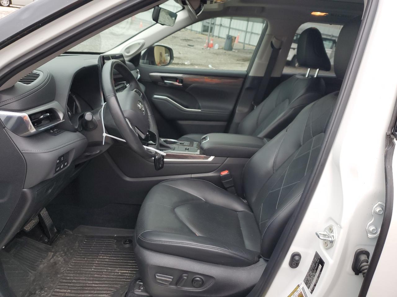 2022 Toyota Highlander - Image 7