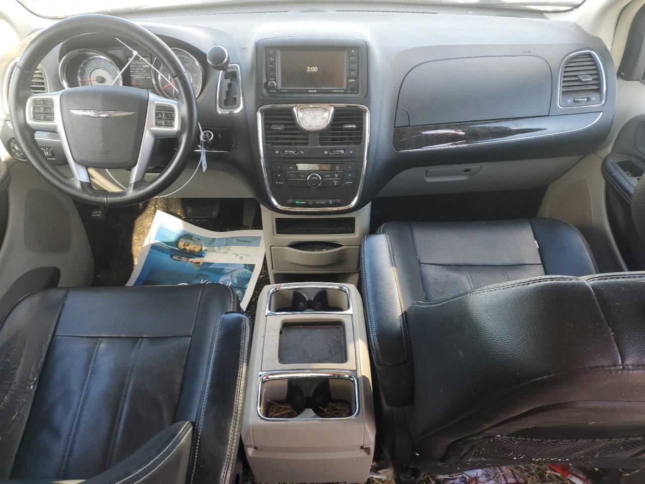 2012 Chrysler Town & Country - Image 8