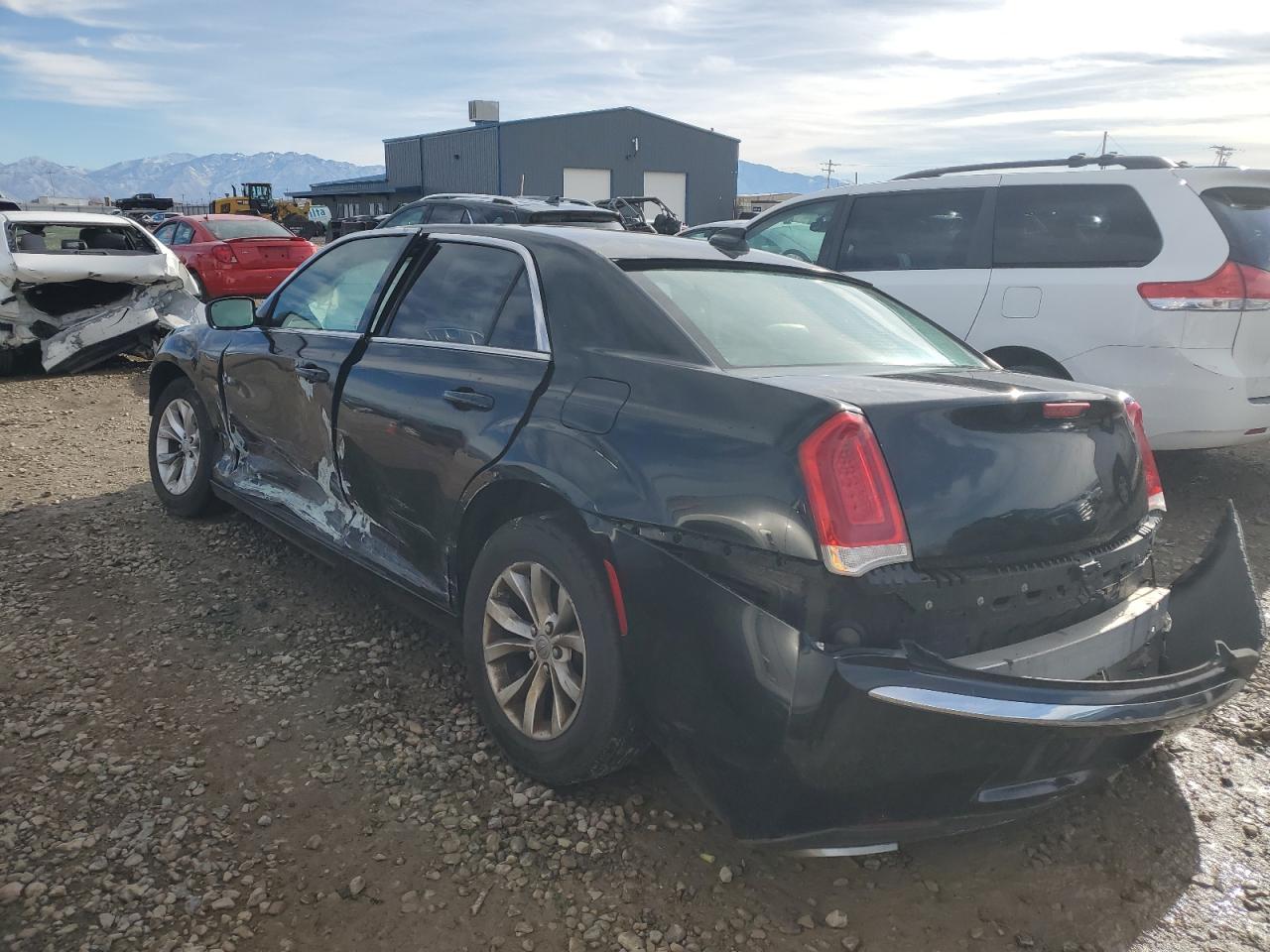 VIN 2C3CCAAG7FH810448 2015 CHRYSLER 300 no.2