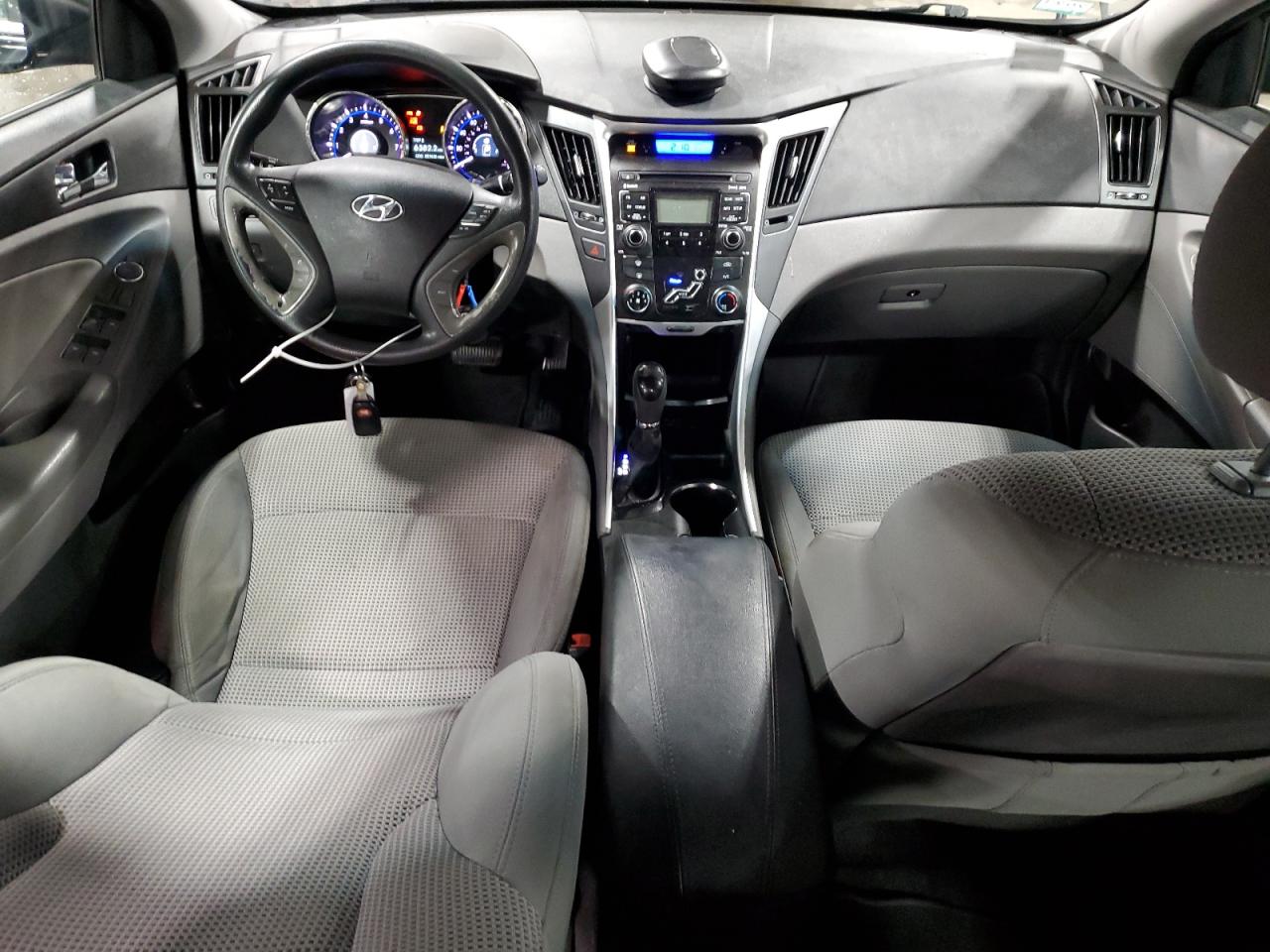 2011 Hyundai Sonata - Image 8