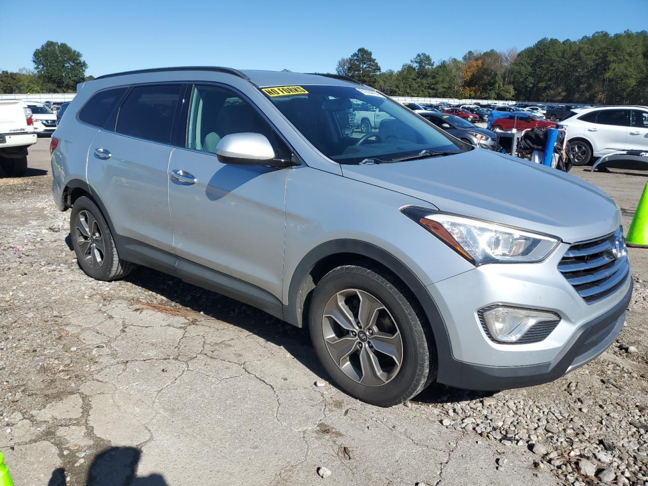 2016 Hyundai Santa Fe - Image 4