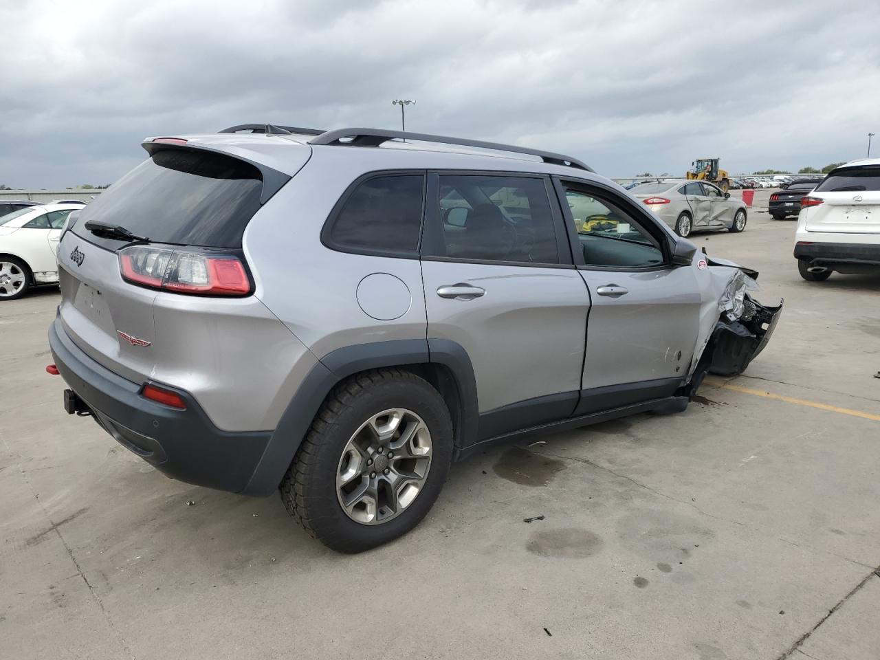 2019 Jeep Cherokee - Image 3