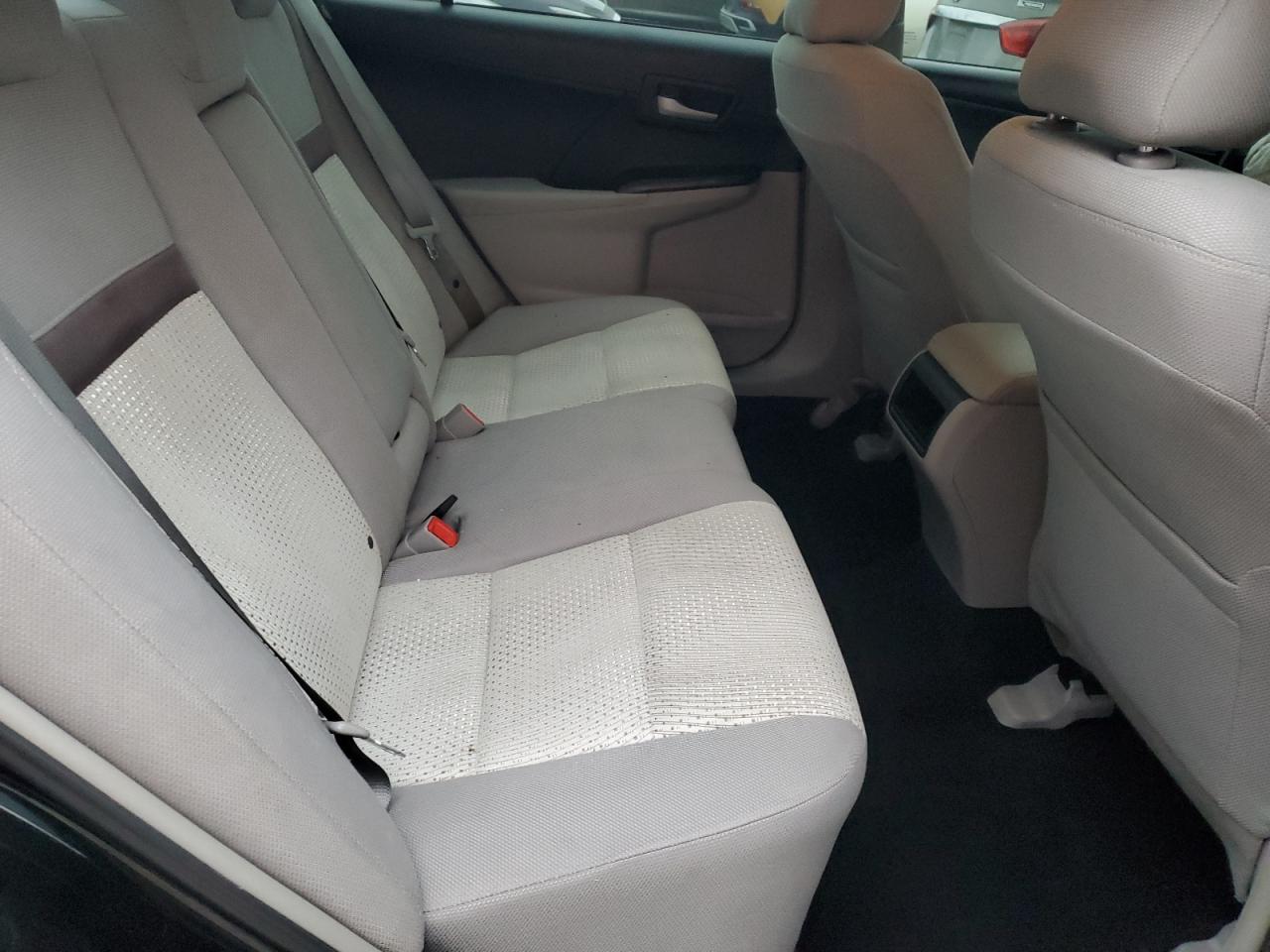 2014 Toyota Camry - Image 10