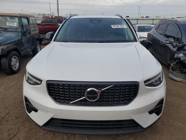  VOLVO XC40 PLUS 2024 Белы