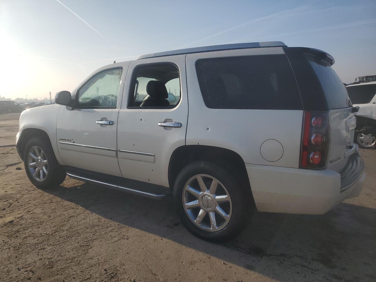 2013 GMC Yukon - Image 2