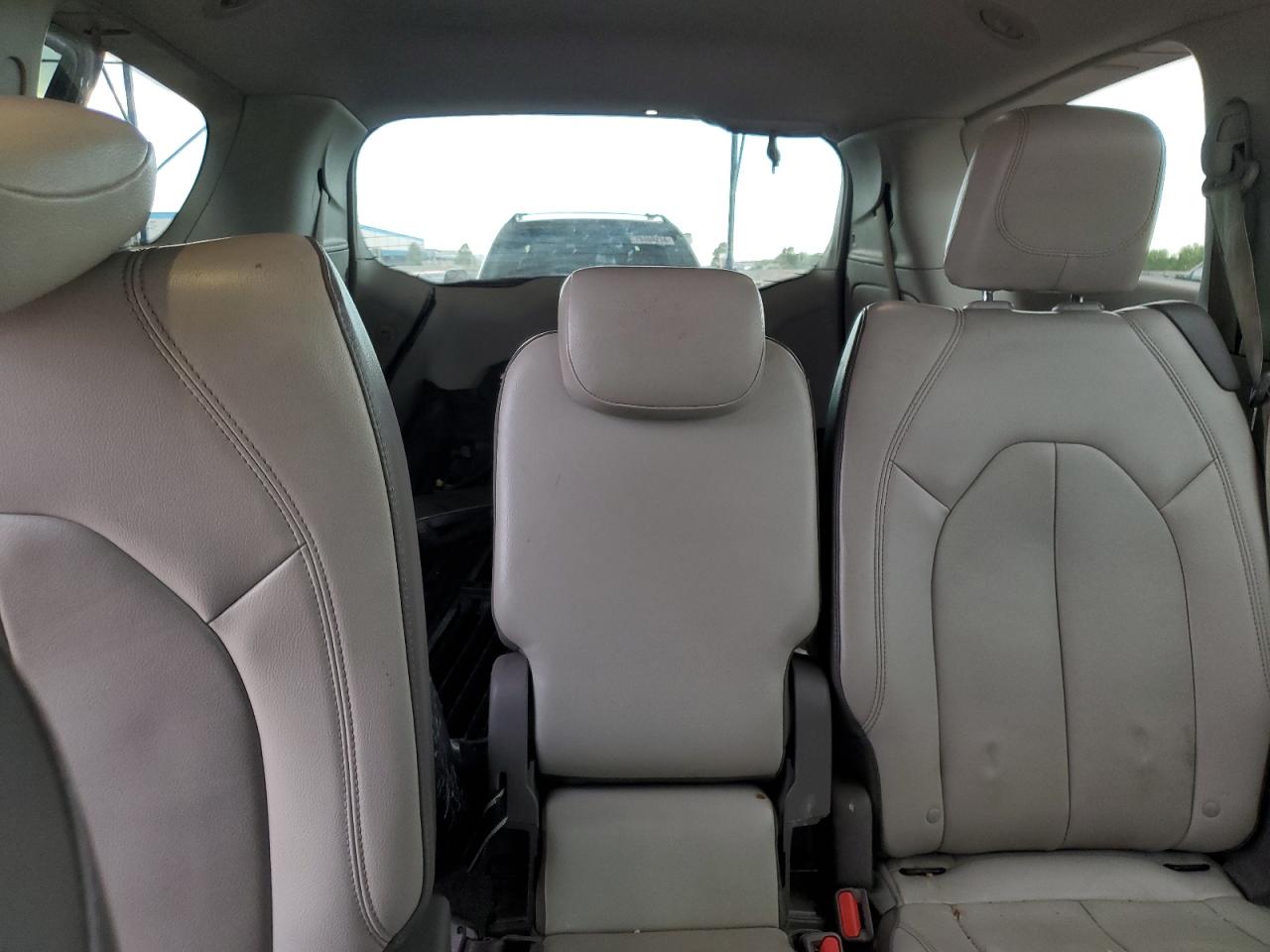2017 Chrysler Pacifica - Image 10