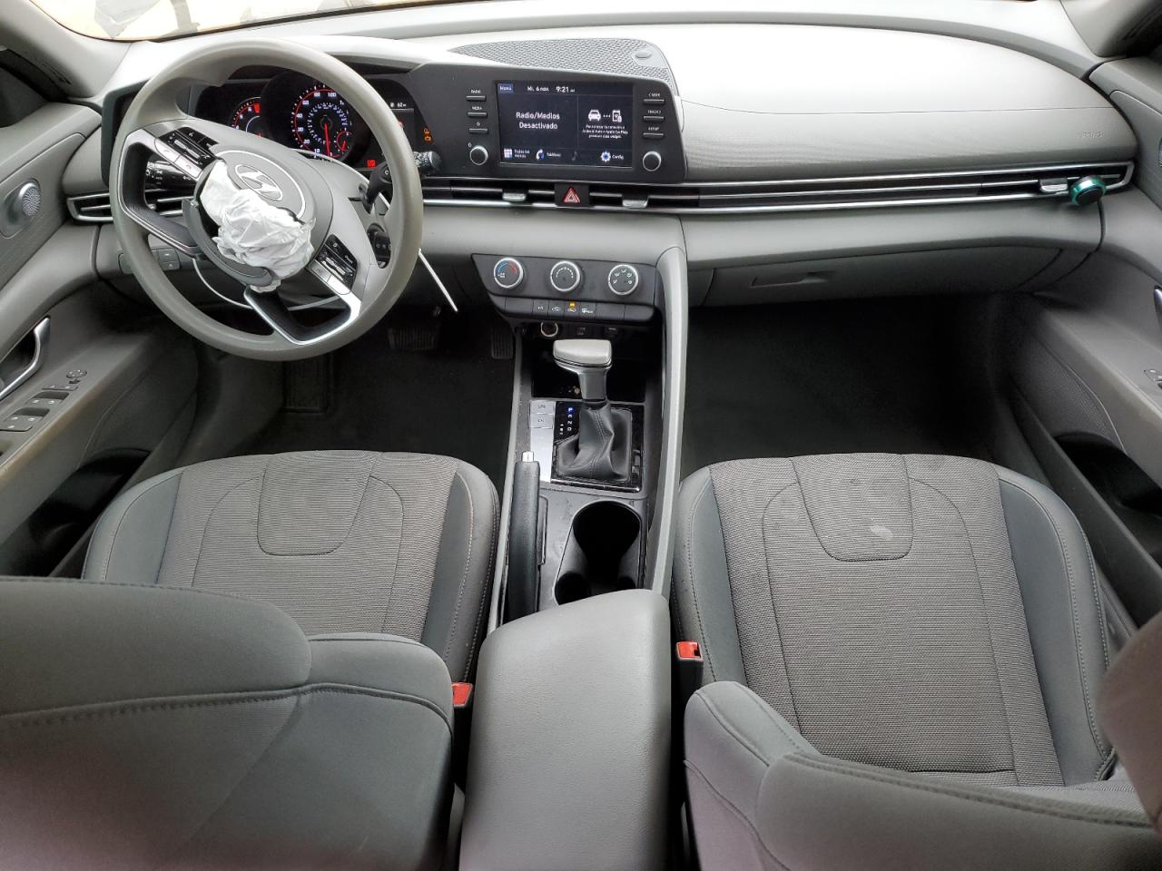 2022 Hyundai Elantra - Image 8