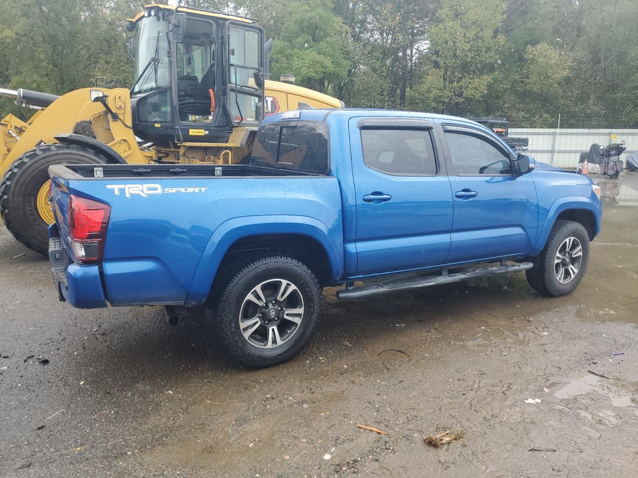2018 Toyota Tacoma - Image 3
