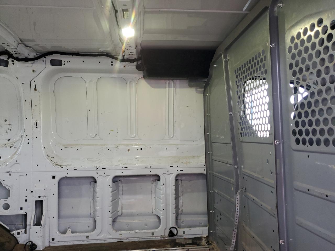 2017 Ford Transit - Image 11