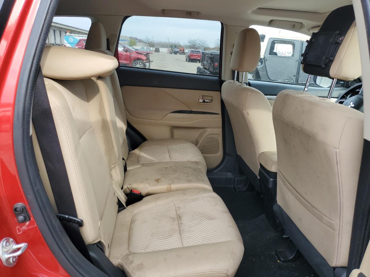 2018 Mitsubishi Outlander - Image 11