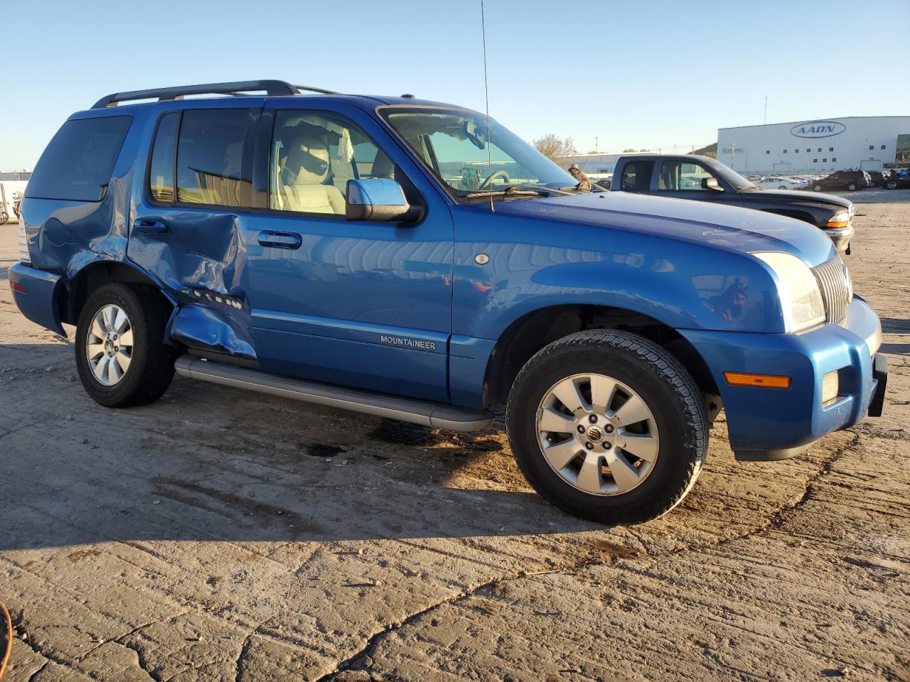 2010 Mercury Mountaineer - Image 4
