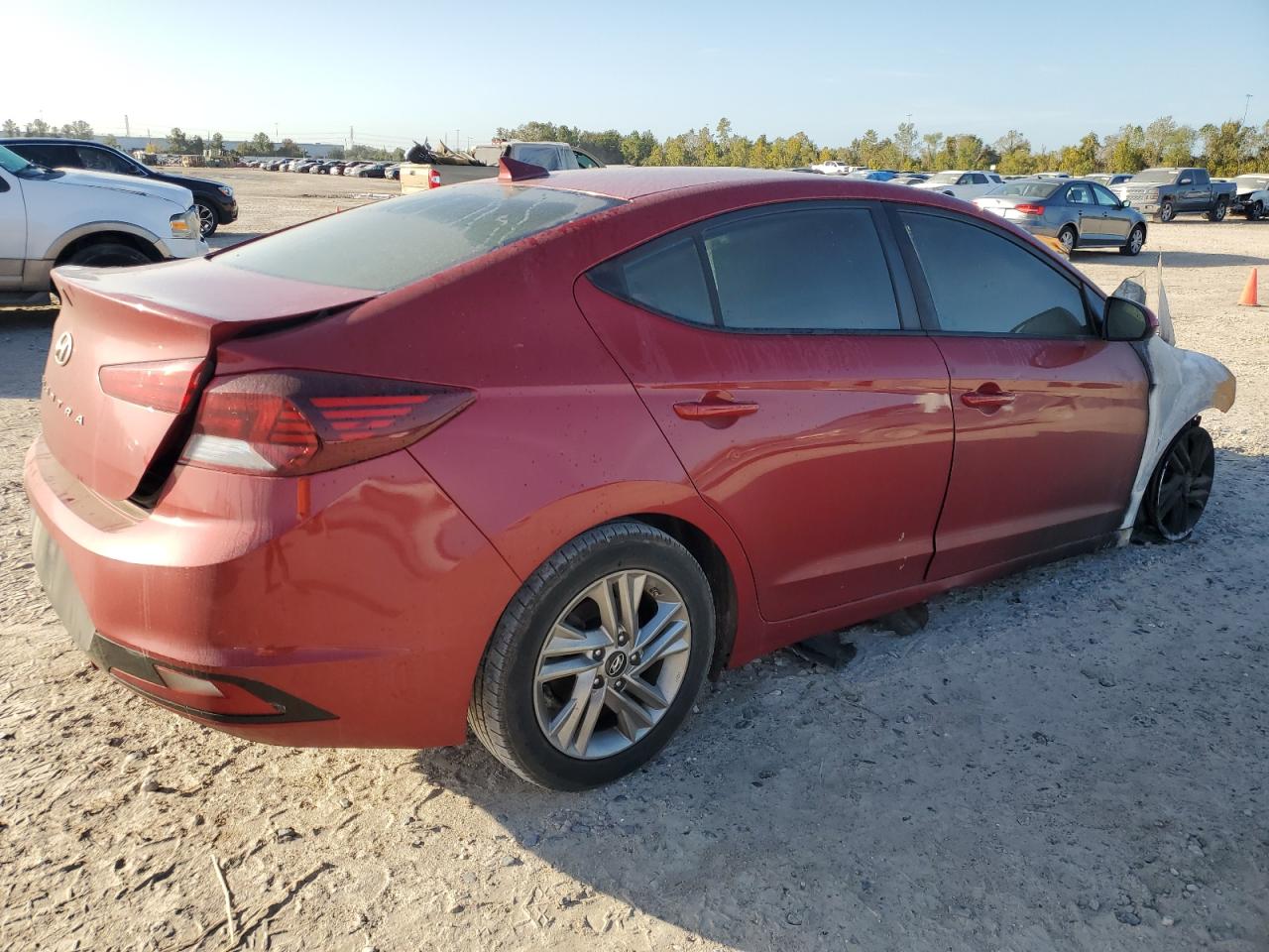 2019 Hyundai Elantra - Image 3