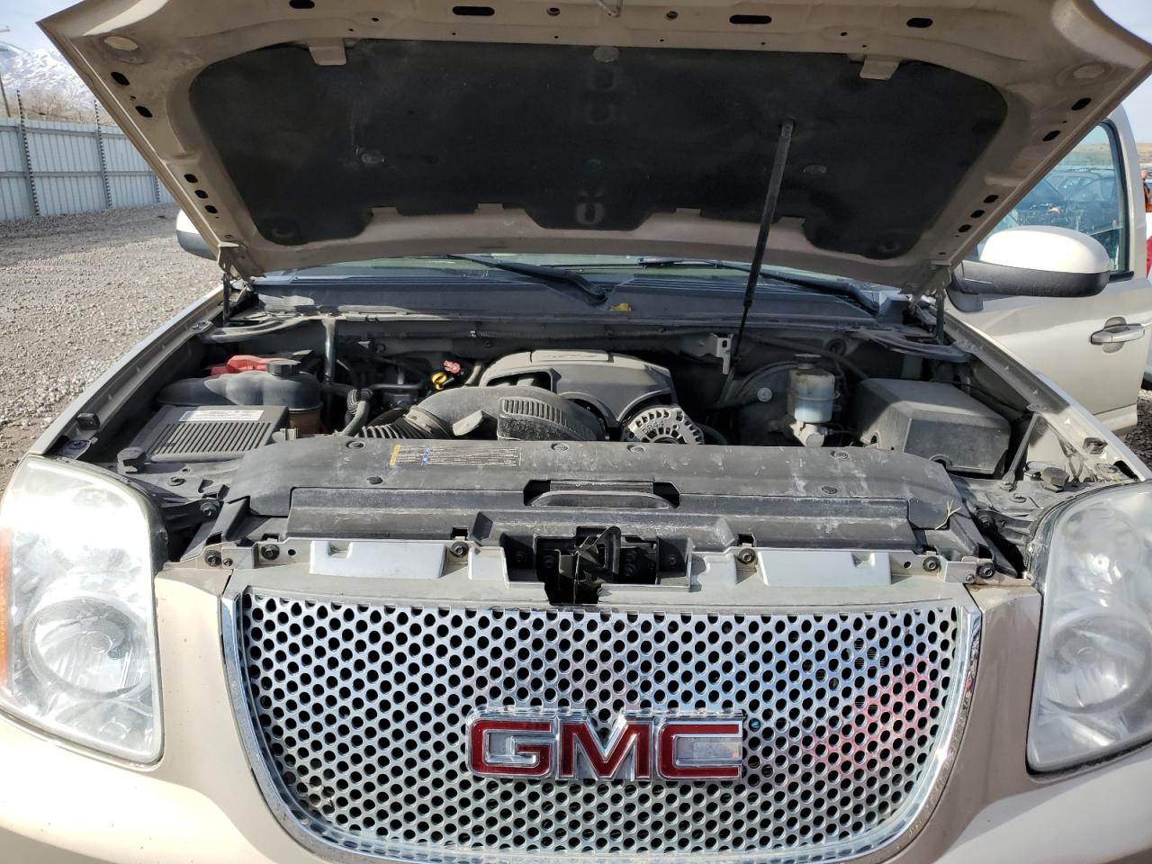 2007 GMC Yukon - Image 12