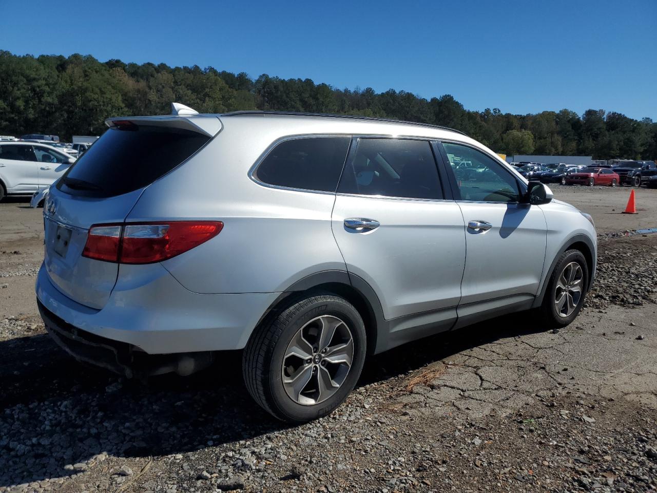 2016 Hyundai Santa Fe - Image 3