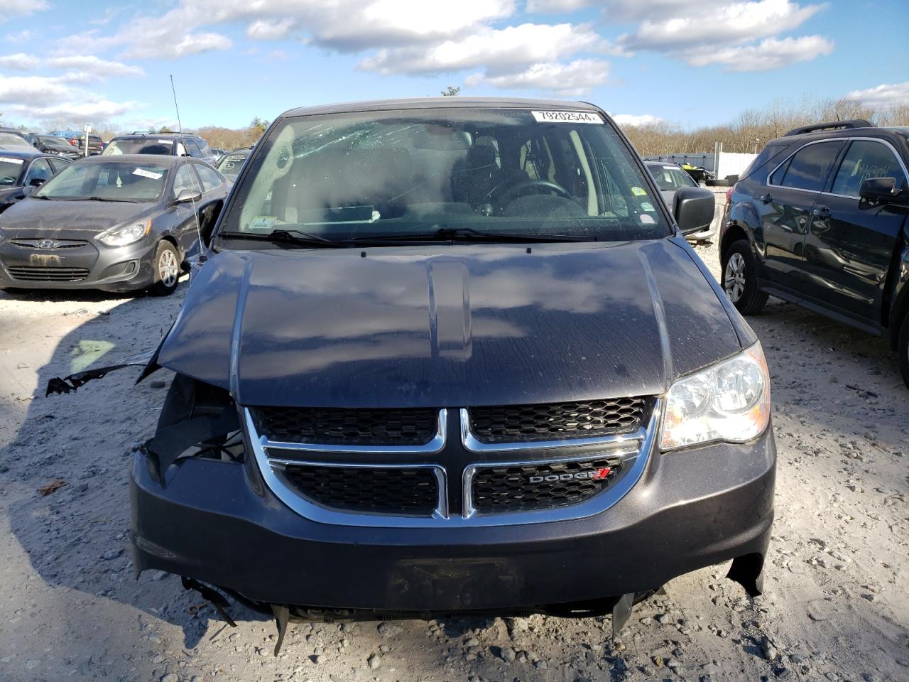 VIN 2C4RDGBG4KR790636 2019 DODGE CARAVAN no.5