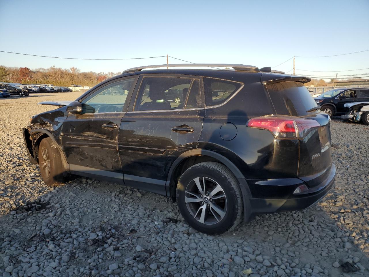 2T3RFREV2JW831141 2018 TOYOTA RAV 4 - Image 2