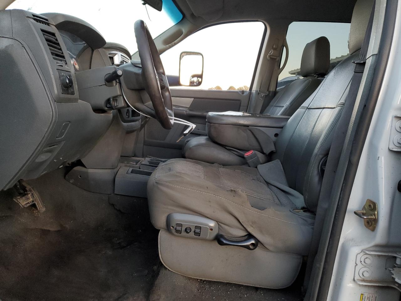 2007 Dodge RAM - Image 7