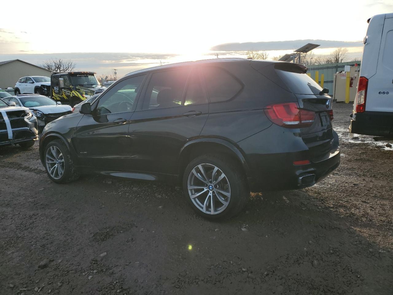 VIN 5UXKR0C33H0V81976 2017 BMW X5 no.2