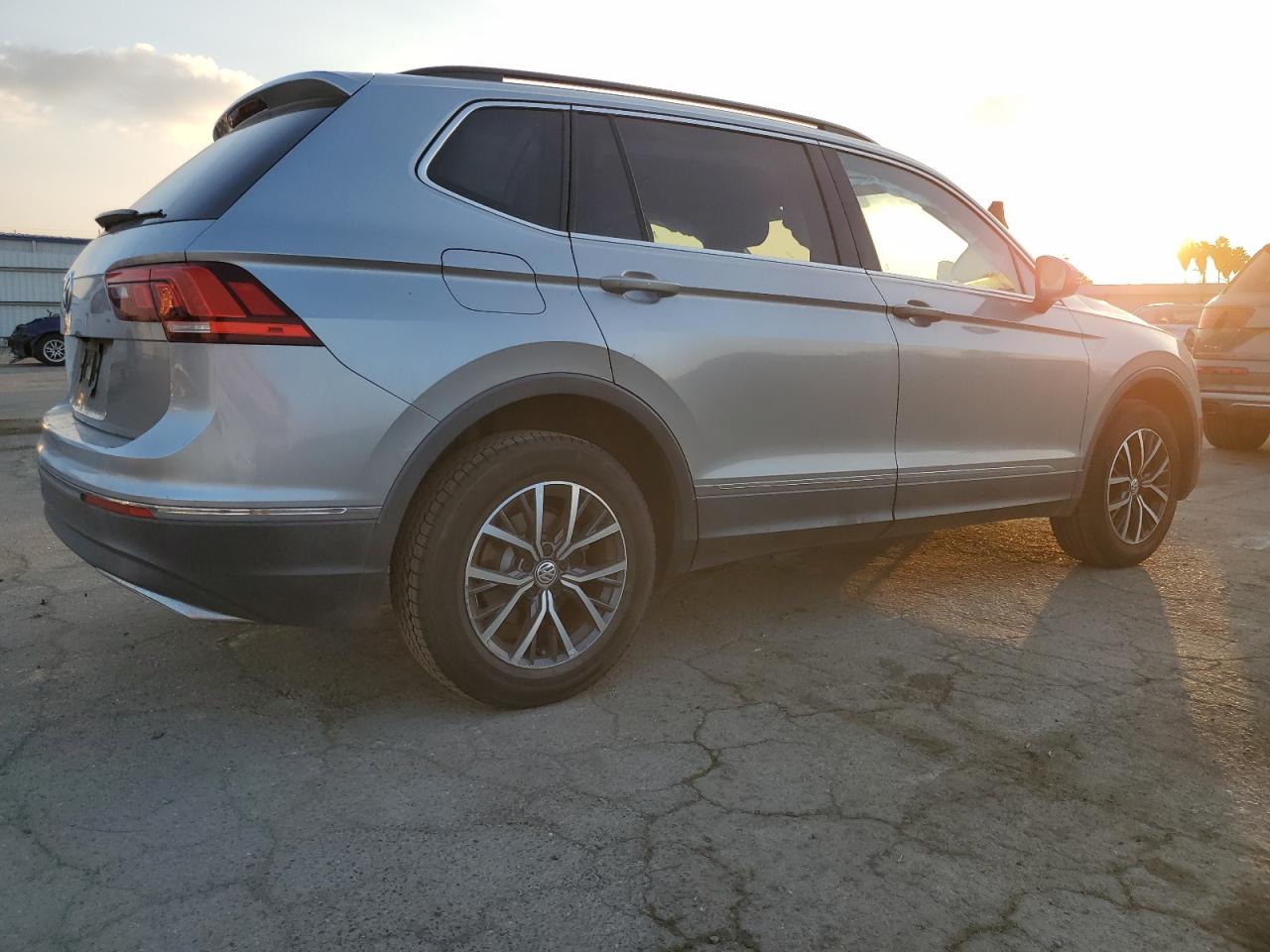 2020 Volkswagen Tiguan - Image 3