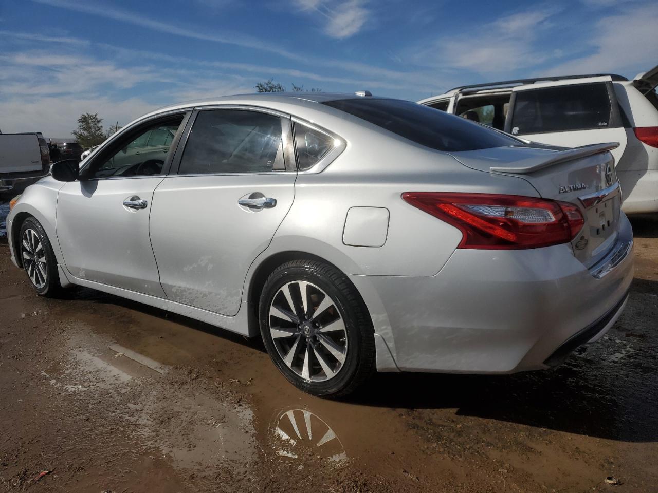 2016 Nissan Altima - Image 2