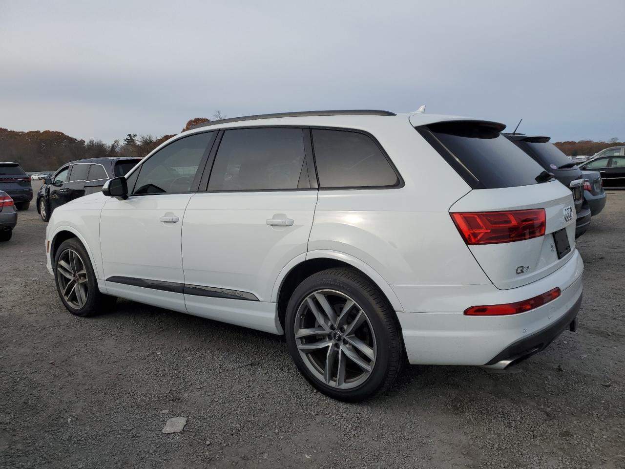 2017 Audi Q7 - Image 2