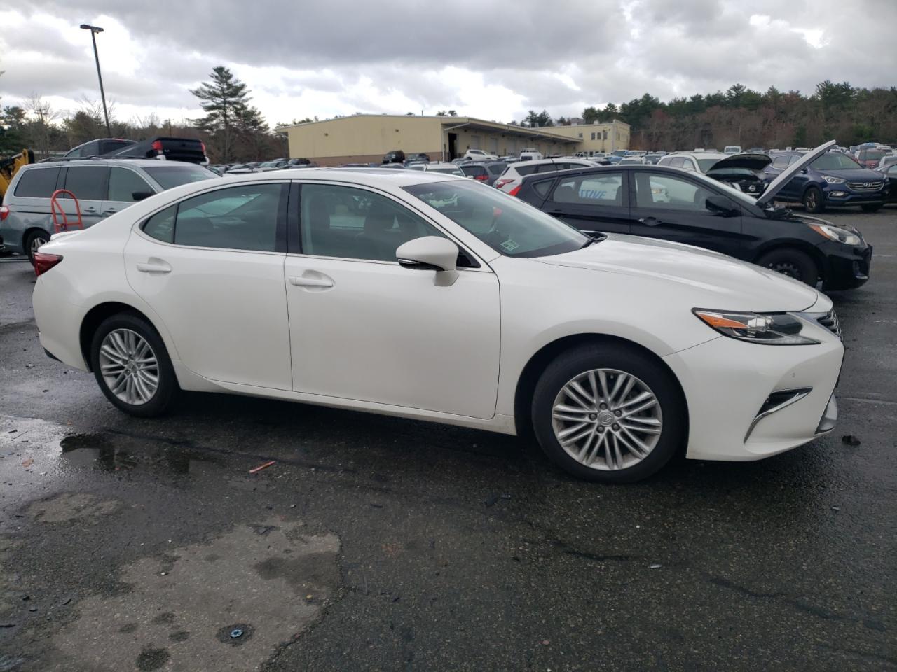 2016 Lexus ES - Image 4