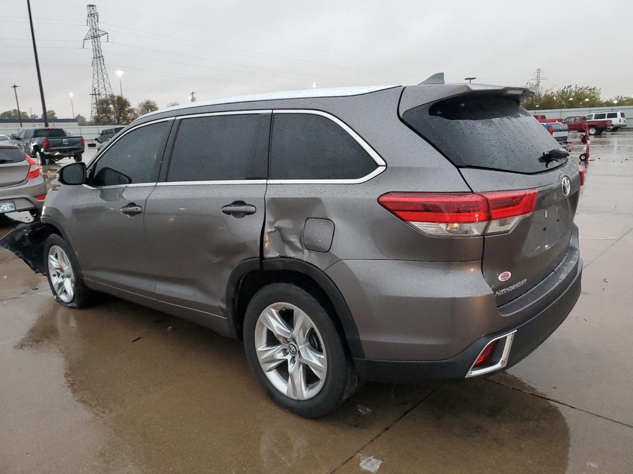 2018 Toyota Highlander - Image 2