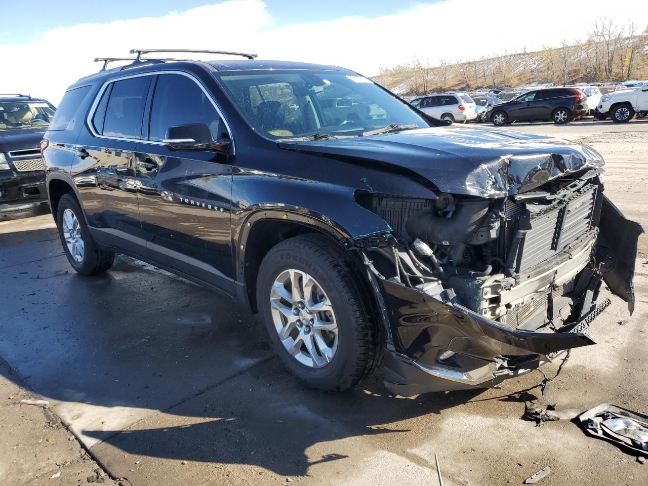 VIN 1GNEVGKW3JJ236663 2018 CHEVROLET TRAVERSE no.4