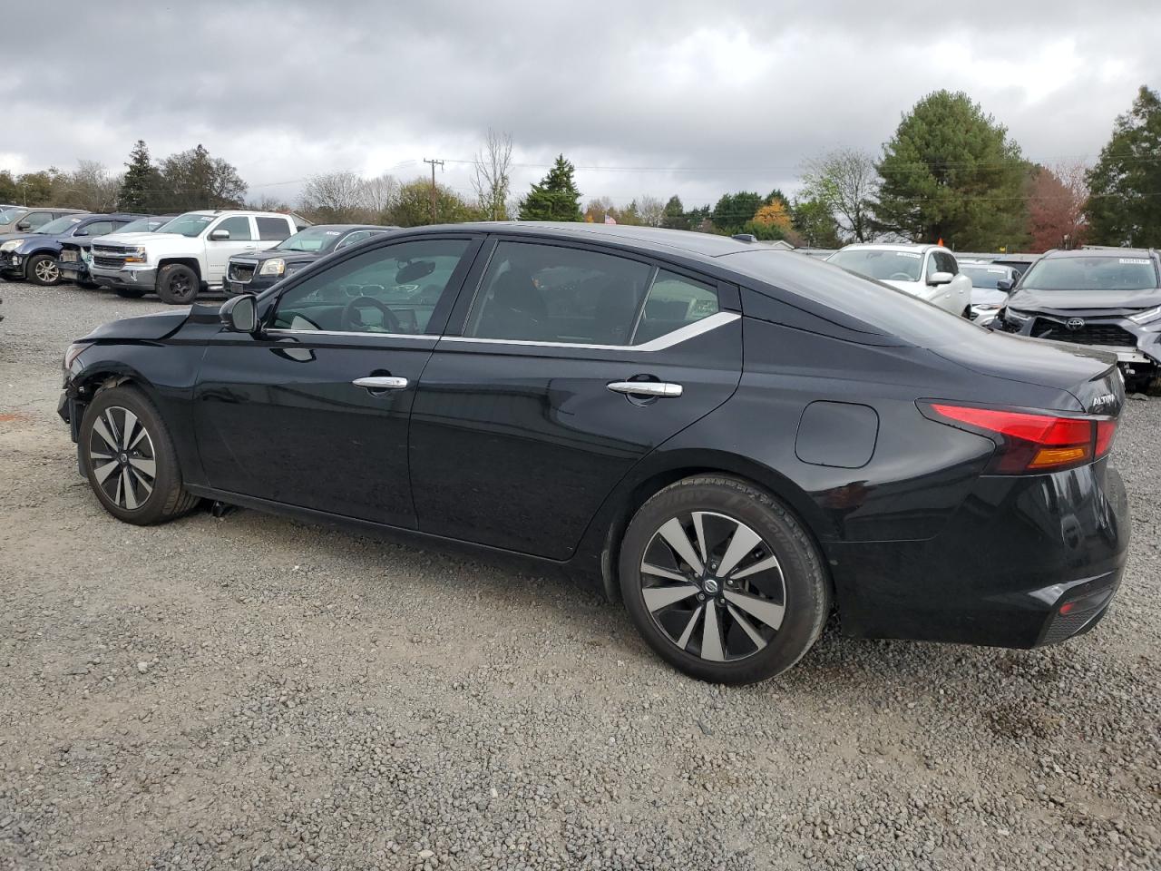 2019 Nissan Altima - Image 2