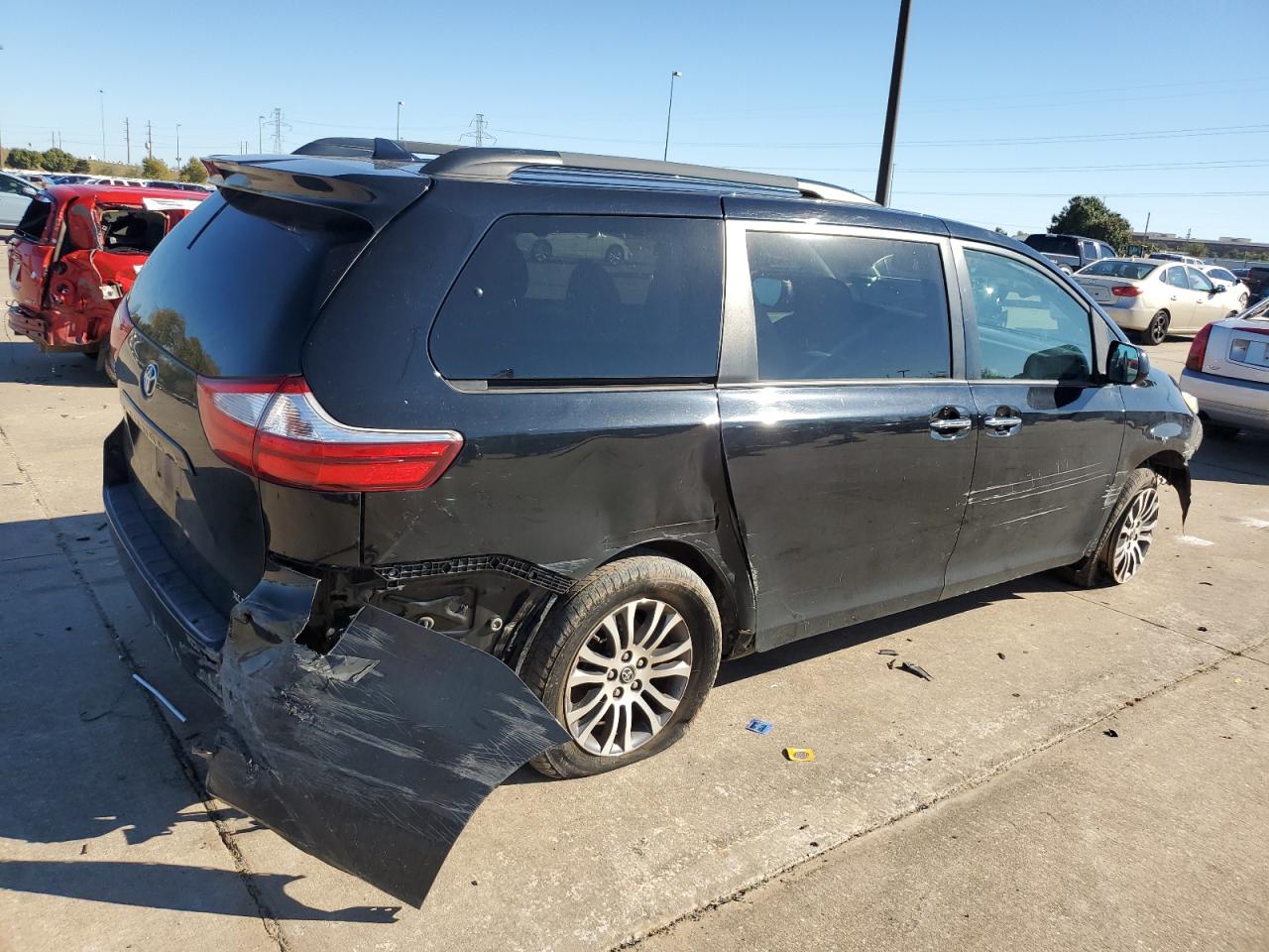 2019 Toyota Sienna - Image 3