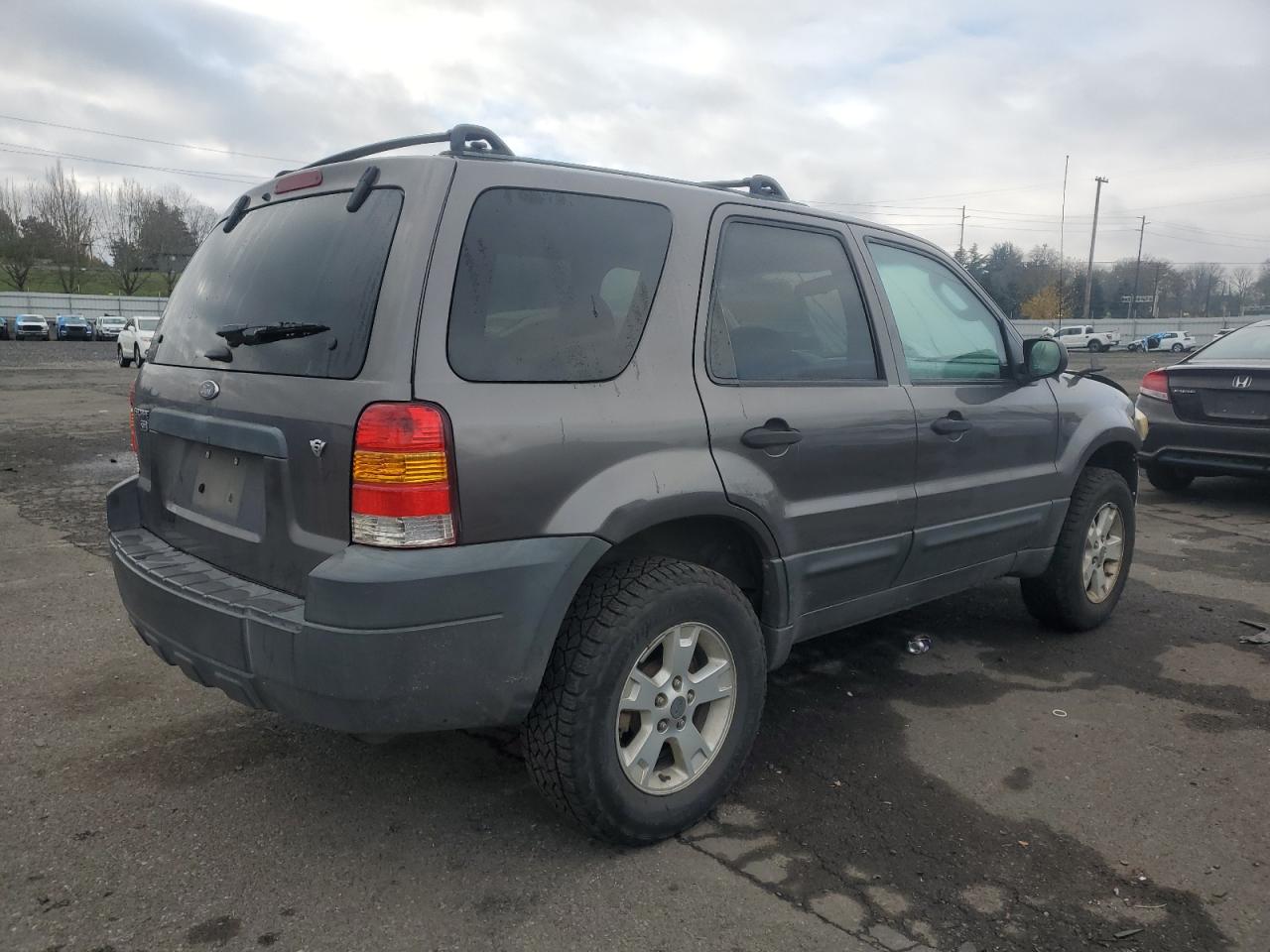 2005 Ford Escape - Image 3