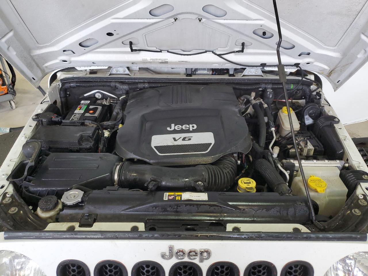 2015 Jeep Wrangler - Image 12