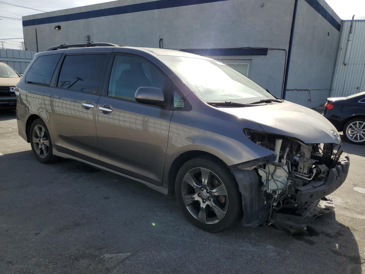 2016 Toyota Sienna - Image 4