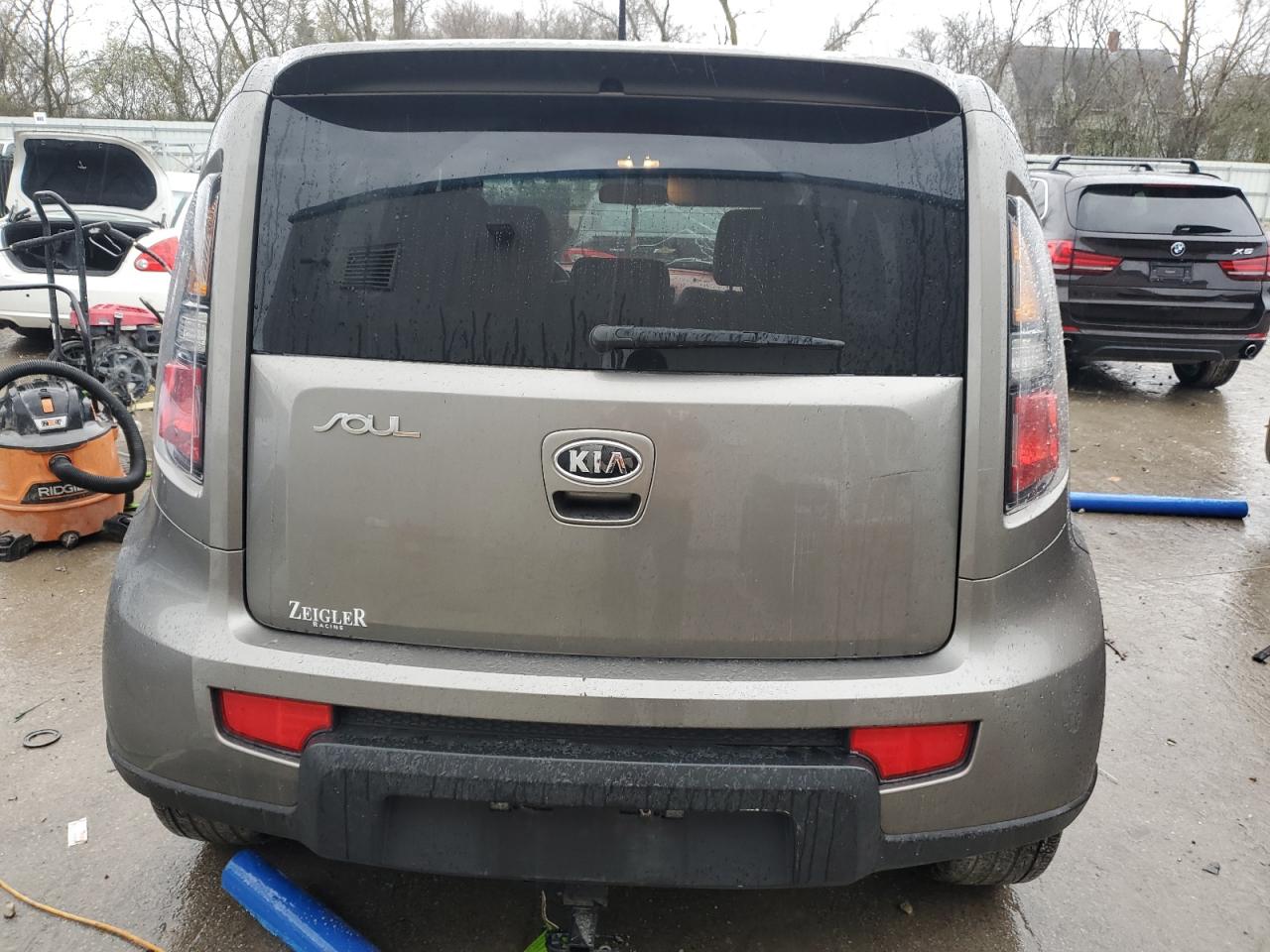 KNDJT2A23B7217382 2011 Kia Soul +