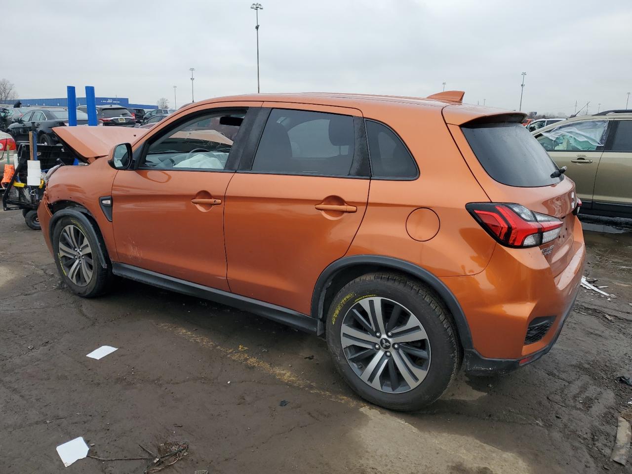 2020 Mitsubishi Outlander - Image 2