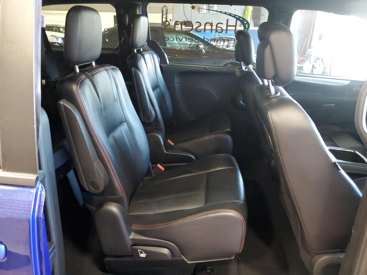 2019 Dodge Caravan - Image 11