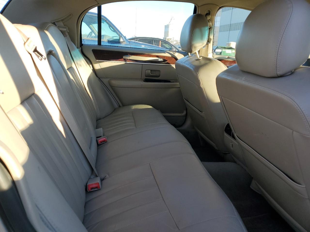 2007 Lincoln Town Car - Image 10