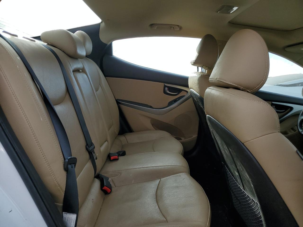 2012 Hyundai Elantra - Image 10