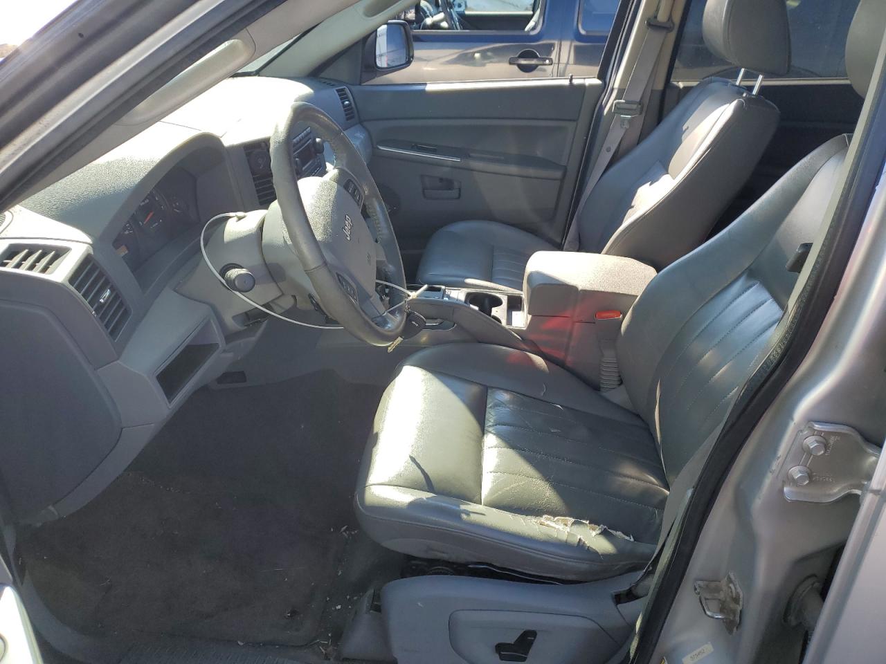 2005 Jeep Grand Cherokee - Image 7