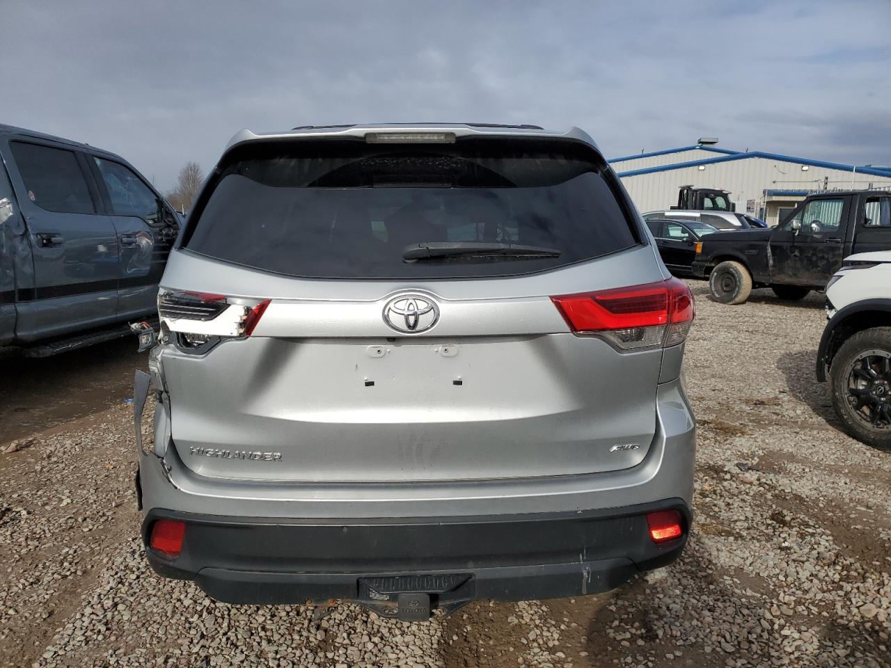 VIN 5TDBZRFH3KS742747 2019 TOYOTA HIGHLANDER no.6