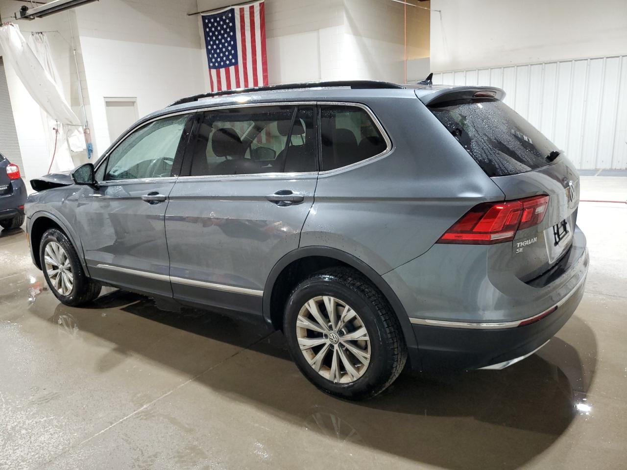 2018 Volkswagen Tiguan - Image 2